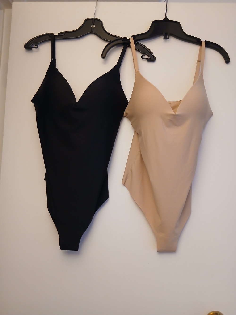 Wet Seal Seamless V-Neck Bodysuit - Black & Nude